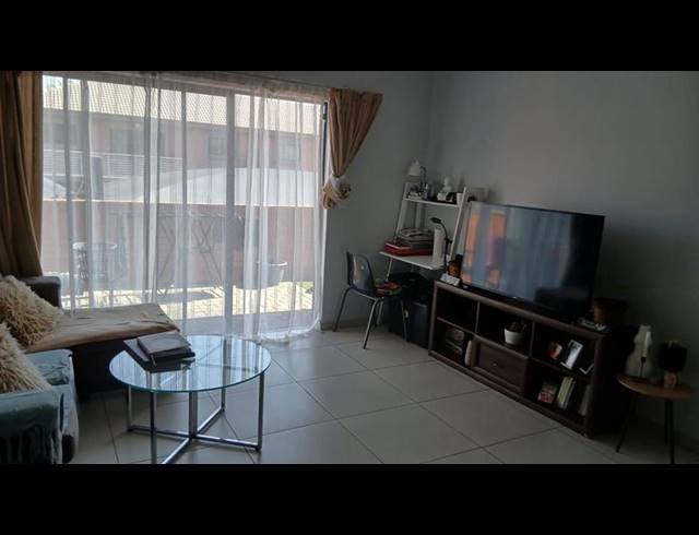 2 BEDROOM PROPERTY TO RENT IN REMBRANDT PARK